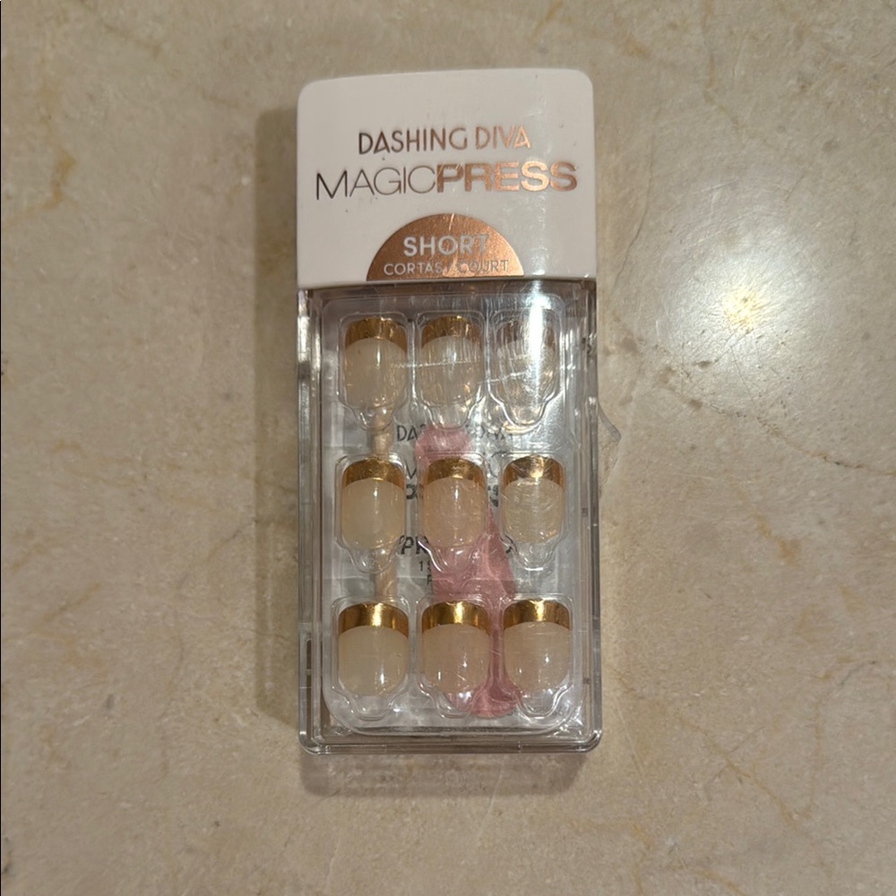 Dashing Diva Magic Press Gold Press-On Nails